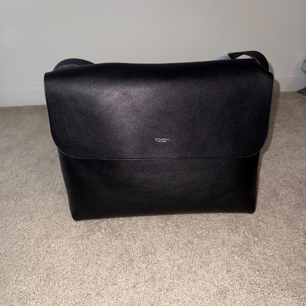 Authentic Coach Ludlow Messenger Bag - Picture 3 of 3